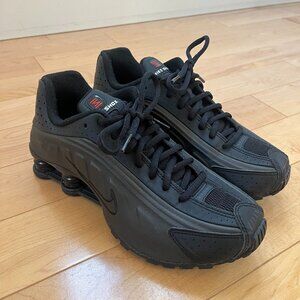 Nike Shox R4 - BLACK